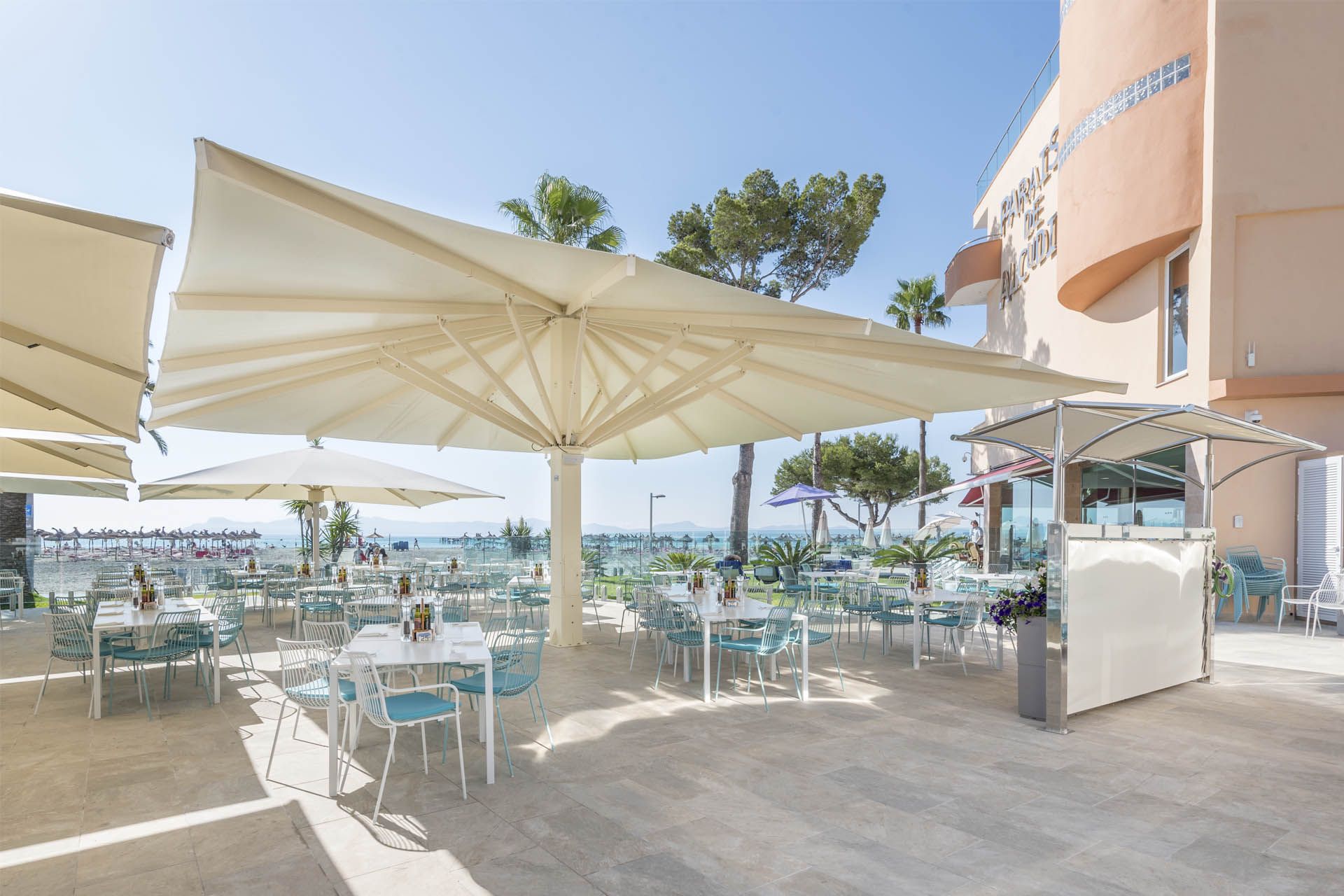 Covering the terrace with umbrellas and pergolas